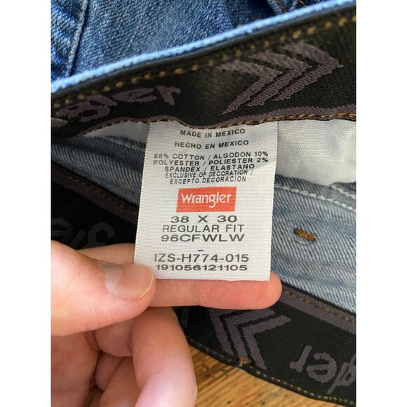 Wrangler Mens Classic Regular Fit Jeans Size 38x30 in Blue Denim Straight Leg - Picture 4 of 7